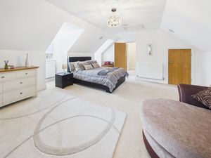 MASTER BEDROOM- click for photo gallery